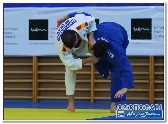 CEU2011 900102